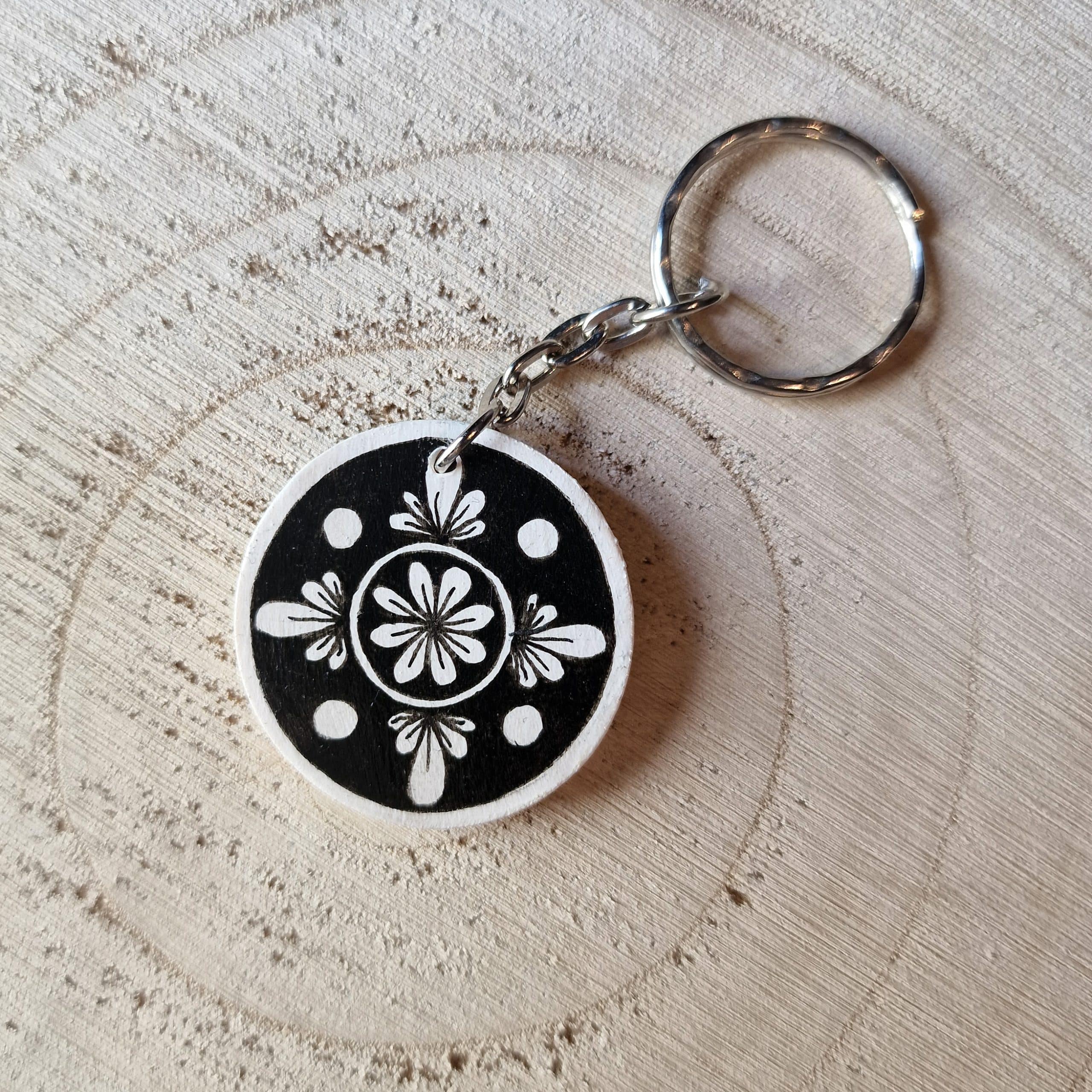 Mandala Keyring Black & White - Image 9
