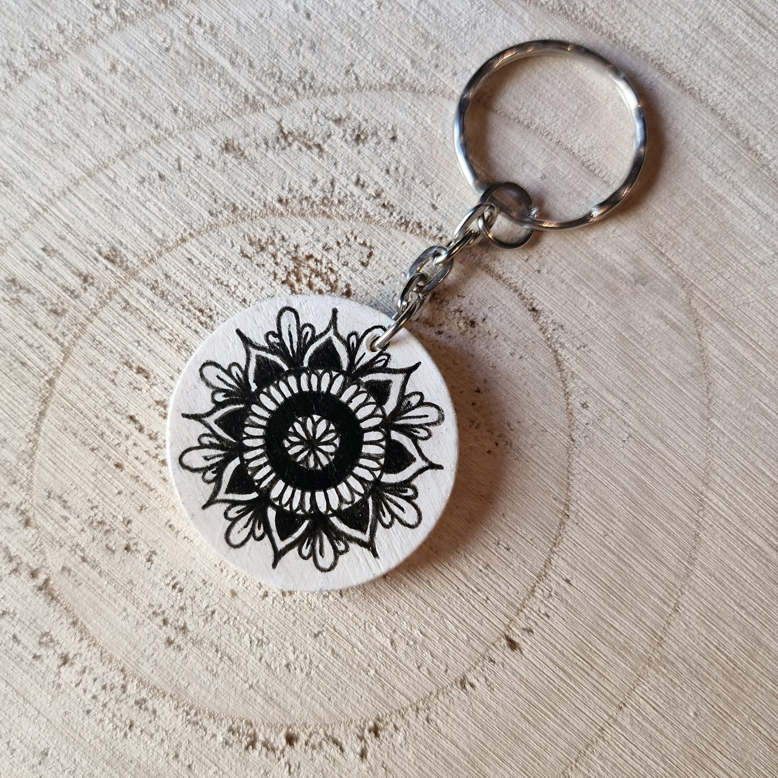 Mandala Keyring Black & White - Image 7