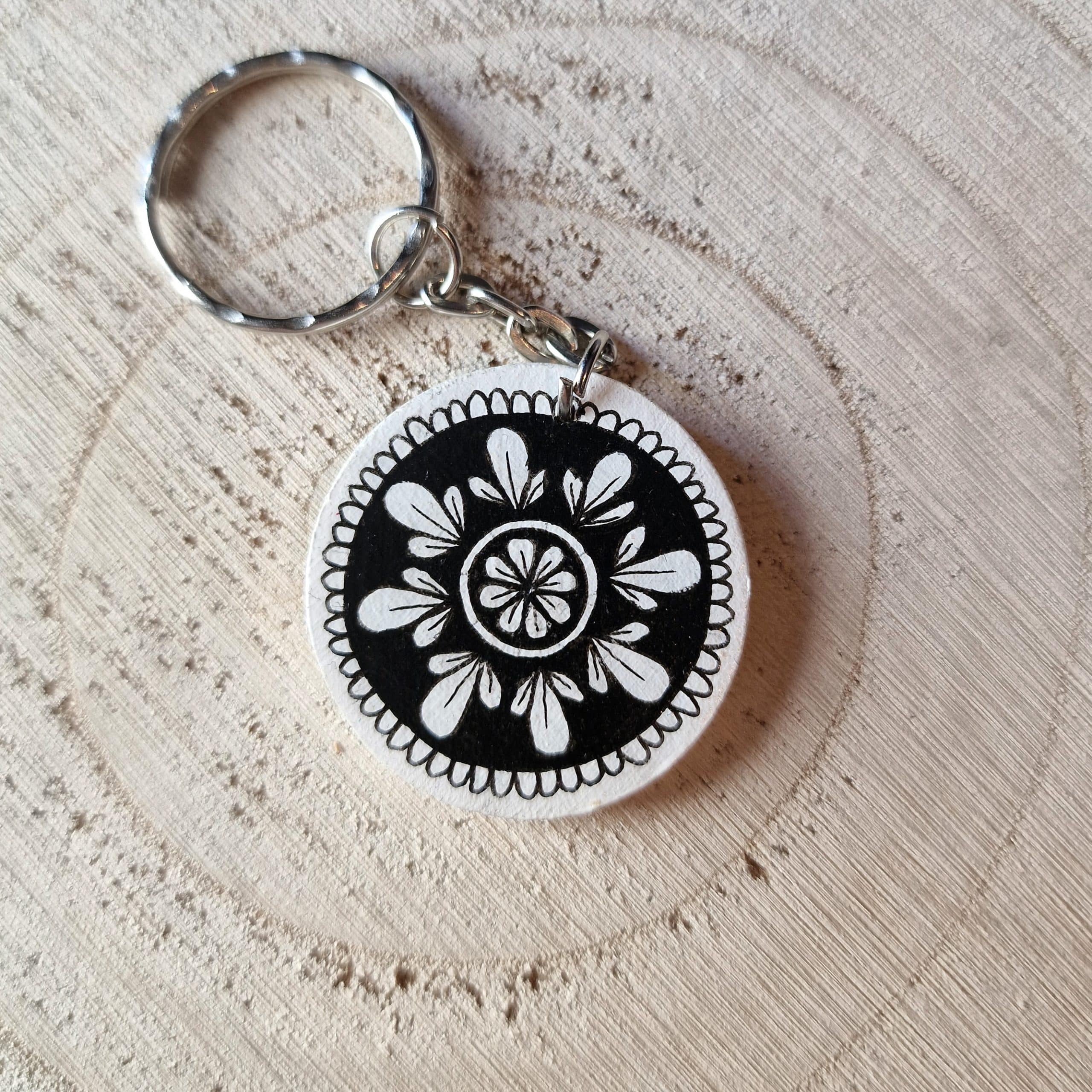 Mandala Keyring Black & White - Image 6